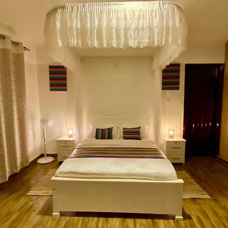 Hotel Nimaro Courts Entebbe Zewnętrze zdjęcie