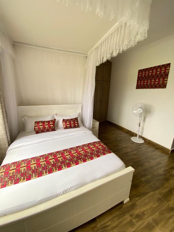 Hotel Nimaro Courts Entebbe Zewnętrze zdjęcie