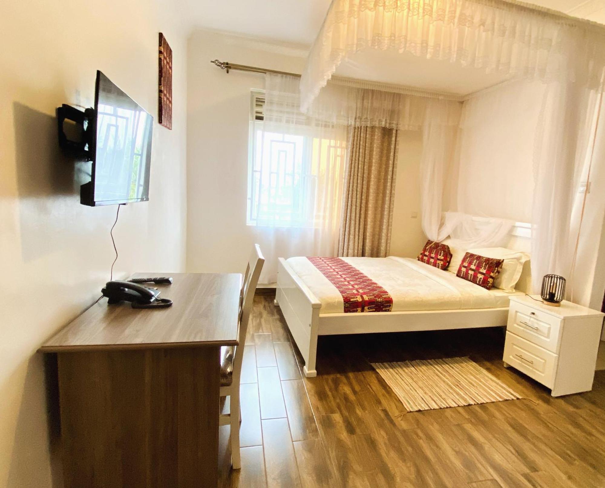 Hotel Nimaro Courts Entebbe Zewnętrze zdjęcie