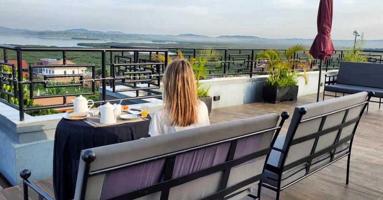 Hotel Nimaro Courts Entebbe Zewnętrze zdjęcie