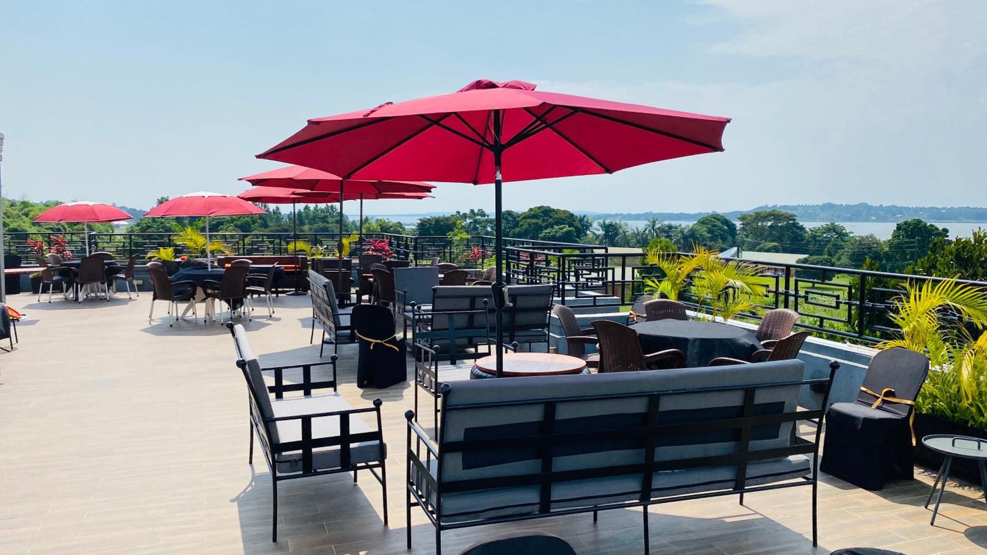 Hotel Nimaro Courts Entebbe Zewnętrze zdjęcie