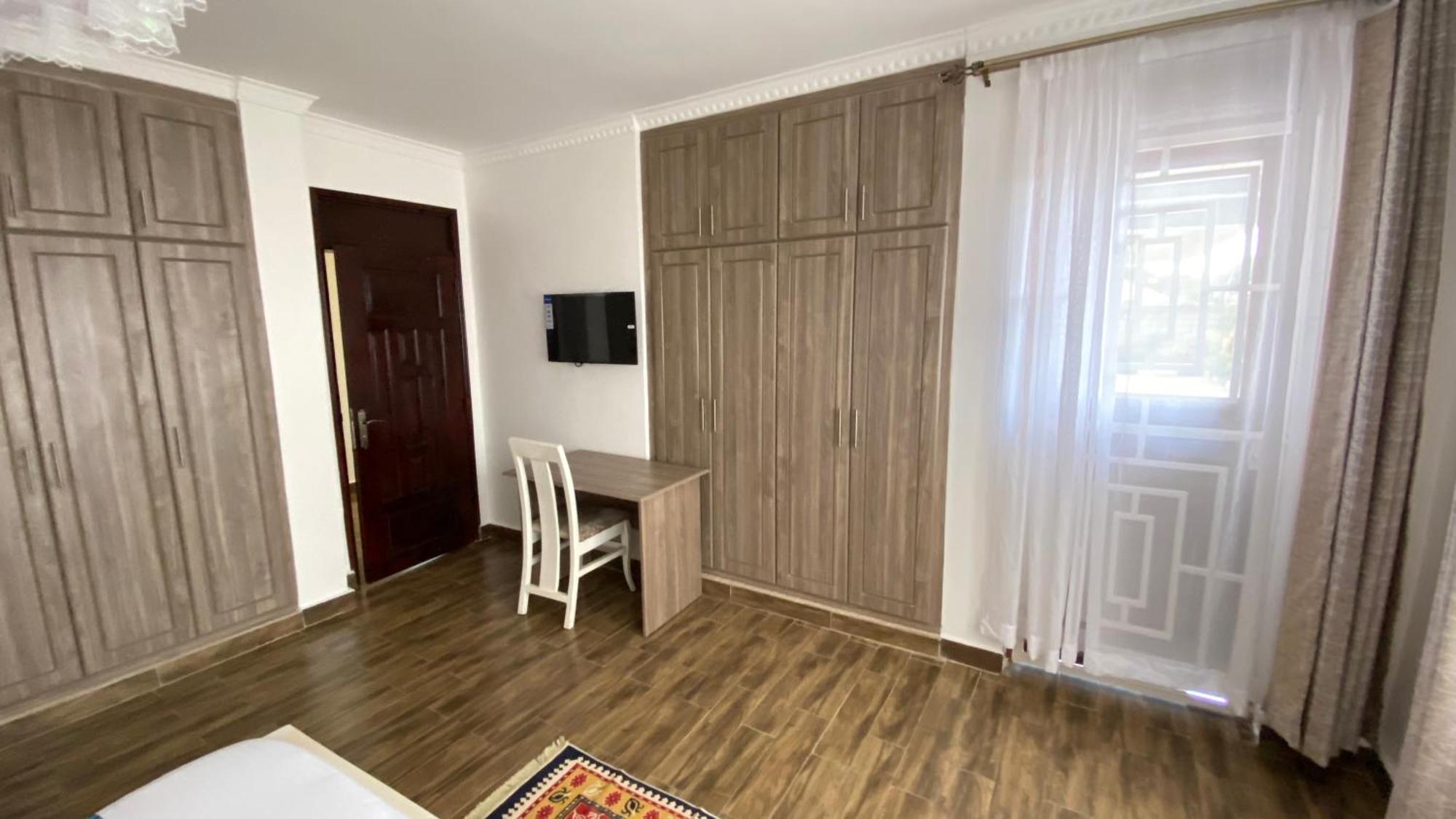 Hotel Nimaro Courts Entebbe Zewnętrze zdjęcie