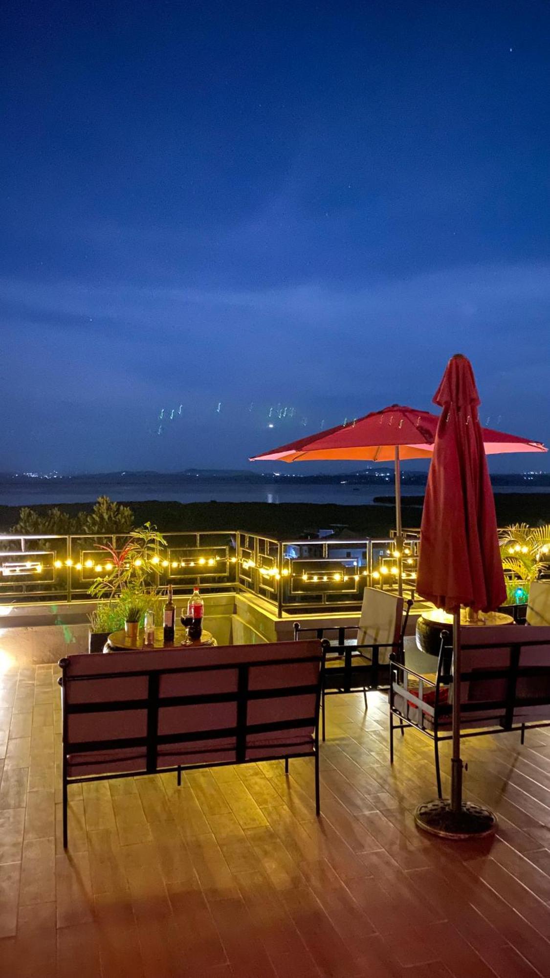 Hotel Nimaro Courts Entebbe Zewnętrze zdjęcie