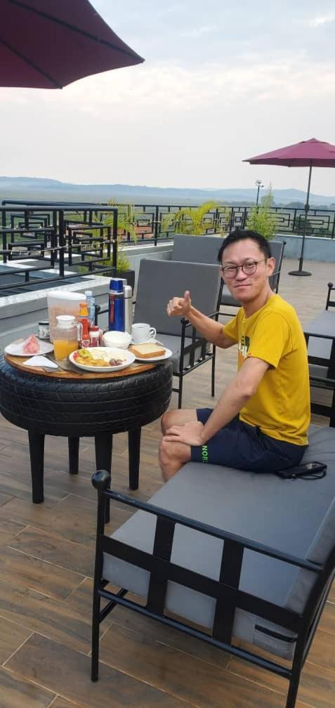 Hotel Nimaro Courts Entebbe Zewnętrze zdjęcie