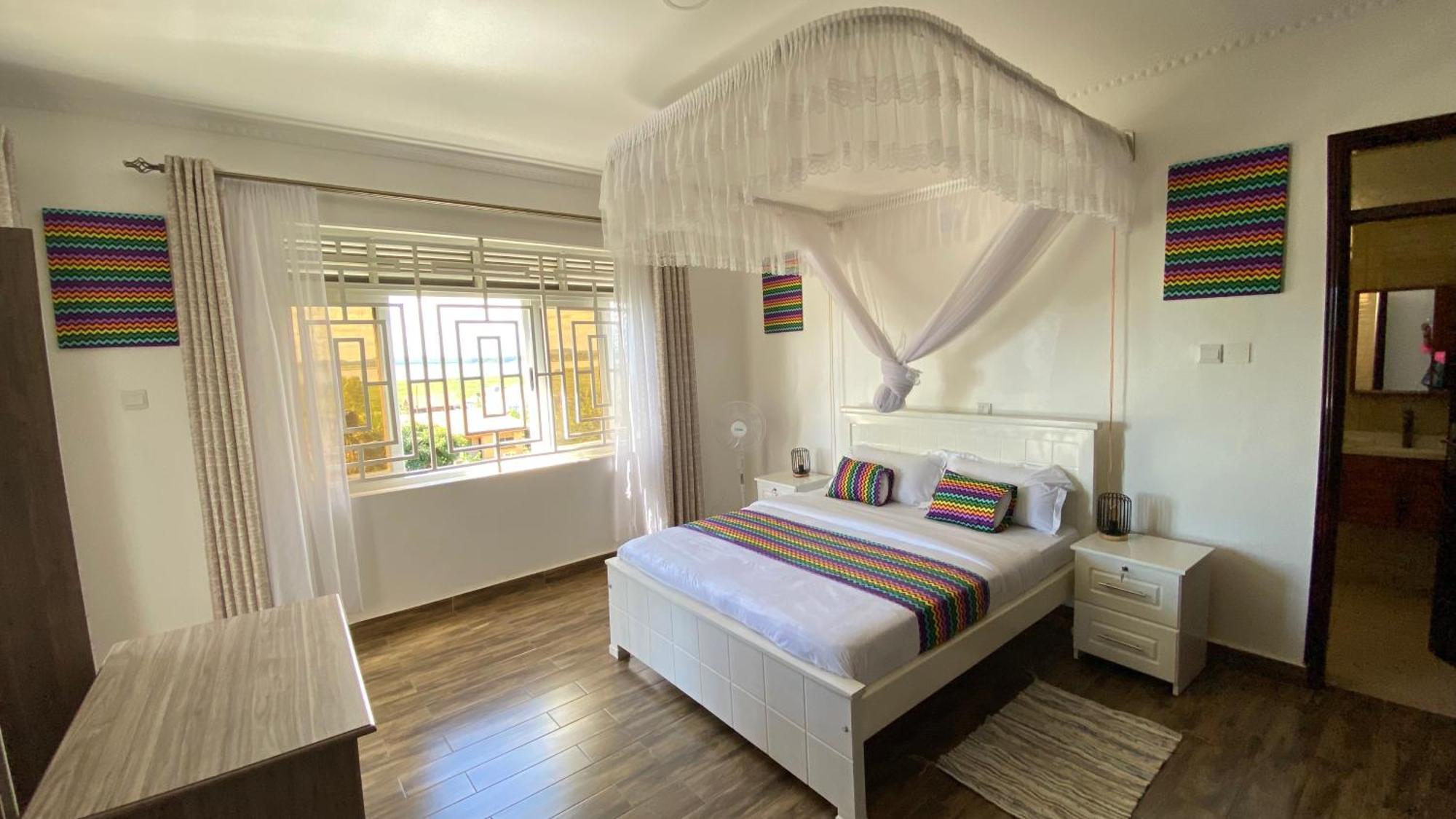 Hotel Nimaro Courts Entebbe Zewnętrze zdjęcie