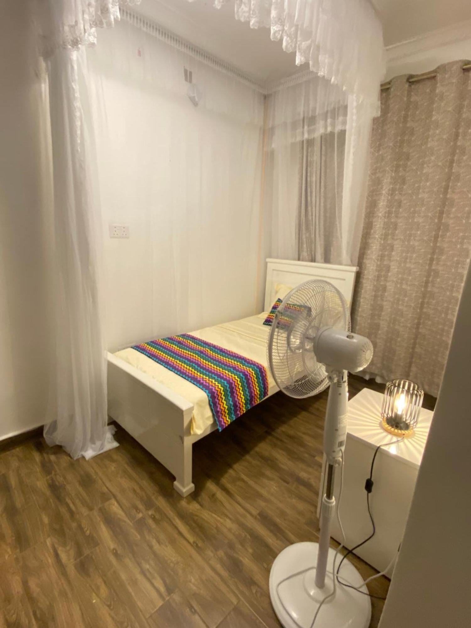 Hotel Nimaro Courts Entebbe Zewnętrze zdjęcie