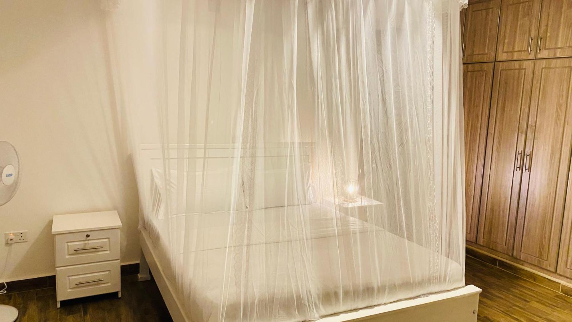 Hotel Nimaro Courts Entebbe Zewnętrze zdjęcie