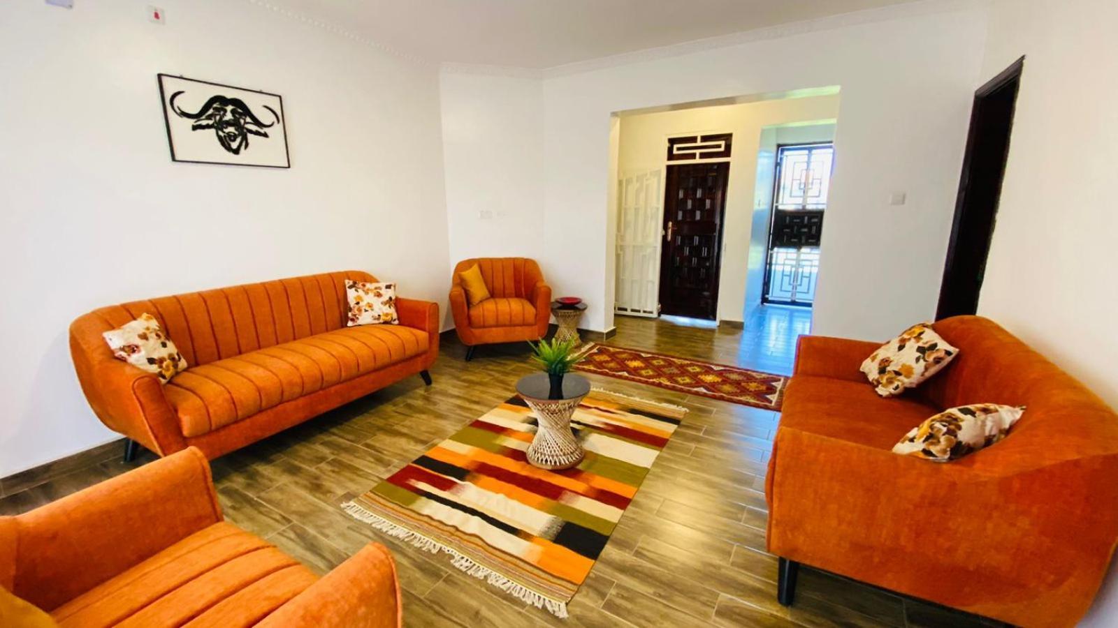 Hotel Nimaro Courts Entebbe Zewnętrze zdjęcie